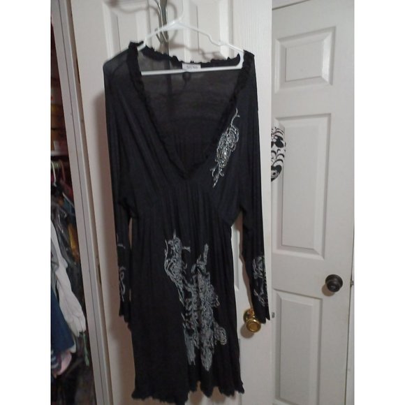 Womens black dress with design - Picture 2 of 5